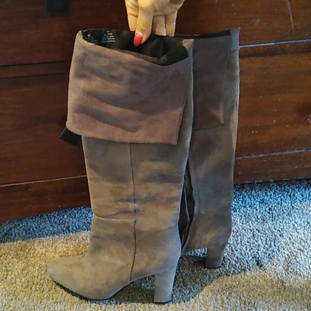 Halogen gray suede knee boot